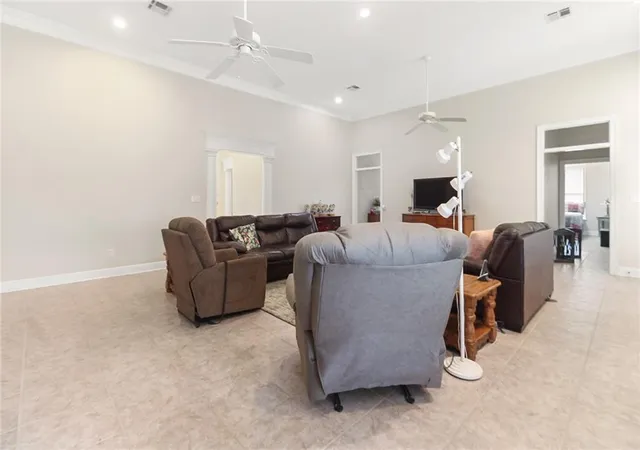 Photo 4 of Single family home for sale at 5450 Barataria Blvd, Marrero, LA 70072 | MLS# 2562955 | Listing updated on 2026-08-24