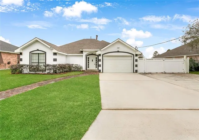 Photo 2 of Single family home for sale at 203 Wilson St, Belle Chasse, LA 70037 | MLS# 2563285 | Listing updated on 2026-08-19