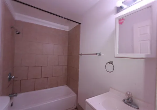 Listing Photo 4 - Condo for sale in building located at 2508 S 12 Prieur St, New Orleans, LA 70125