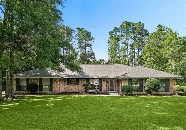 Photo 2 of Single family home for sale at 402 Ormond Dr, Pearl River, LA 70452 | MLS# 2562745 | Listing updated on 2026-08-12