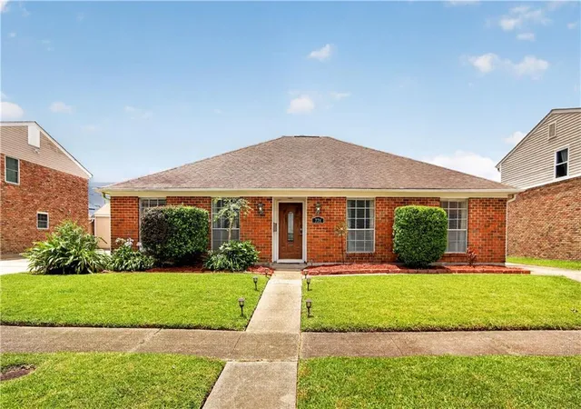 Photo 1 of Single family home for sale at 778 Glencove Ln, Gretna, LA 70056 | MLS# 2562545 | Listing updated on 2026-08-20