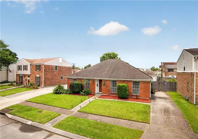 Photo 2 of Single family home for sale at 778 Glencove Ln, Gretna, LA 70056 | MLS# 2562545 | Listing updated on 2026-08-20