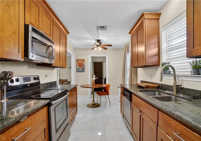 Photo 3 of Single family home for sale at 778 Glencove Ln, Gretna, LA 70056 | MLS# 2562545 | Listing updated on 2026-08-20