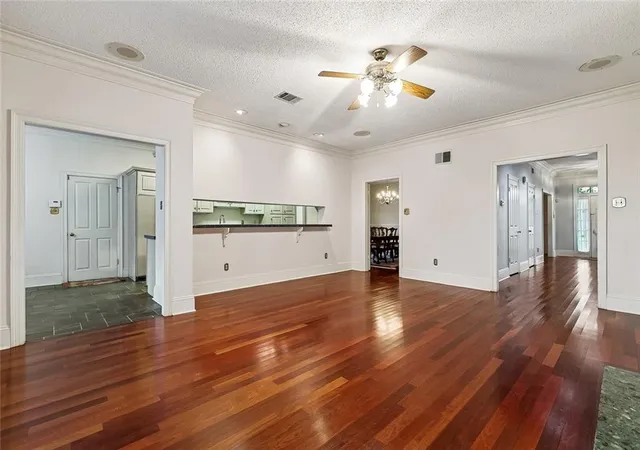 Photo 4 of Single family home for sale at 33 Hermitage Dr, Marrero, LA 70072 | MLS# 2563695 | Listing updated on 2026-08-19