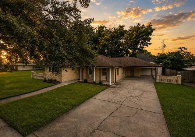 2nd image of 26 W Carmack Dr, Chalmette, LA 70043 | MLS# 2563833