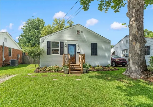 Photo 1 of Single family home for sale at 5 Madelon Pl, Jefferson, LA 70121 | MLS# 2562796 | Listing updated on 2026-08-21