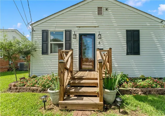 Photo 2 of Single family home for sale at 5 Madelon Pl, Jefferson, LA 70121 | MLS# 2562796 | Listing updated on 2026-08-21