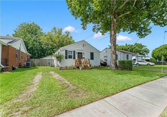 Photo 2 of Single family home for sale at 5 Madelon Pl, Jefferson, LA 70121 | MLS# 2562796 | Listing updated on 2026-08-21