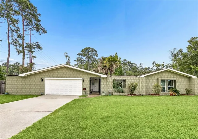 2nd image of 697 Cambronne St, Mandeville, LA 70448 | MLS# 2561554