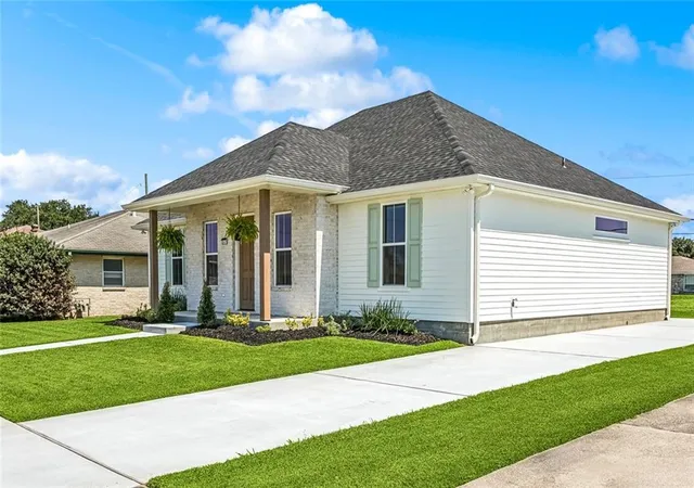 2nd image of 2421 Garden St, Meraux, LA 70075 | MLS# 2564013
