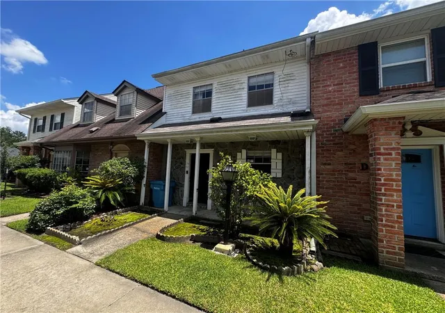 Photo 2 of Sale Pending at 27 Brandon Hall Dr, Destrehan, LA 70047 | MLS# 2563478 | Listing updated on 2026-08-11