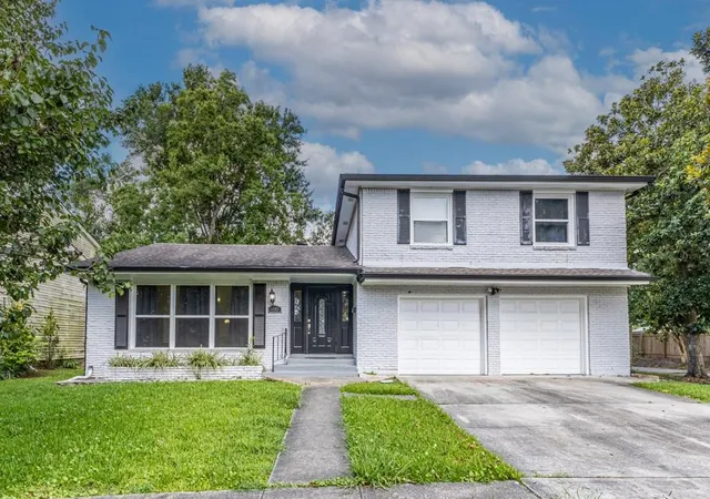 Photo 1 of Single family home for sale at 400 Westmeade Dr, Gretna, LA 70056 | MLS# 2564074 | Listing updated on 2026-08-20