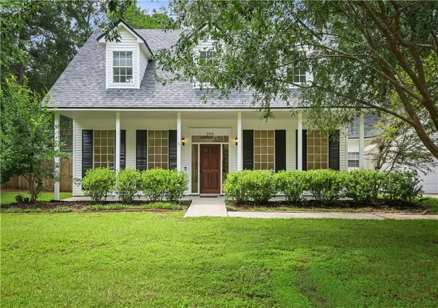 Photo 26 of Single family home for sale at 203 Chaucer Ln, Mandeville, LA 70448 | MLS# 2563360 | Listing updated on 2026-08-14