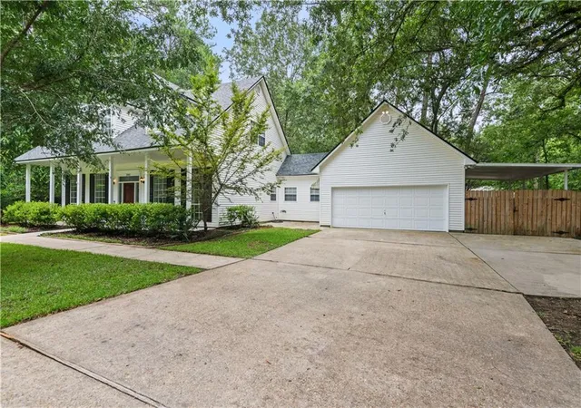 Photo 2 of Single family home for sale at 203 Chaucer Ln, Mandeville, LA 70448 | MLS# 2563360 | Listing updated on 2026-08-14