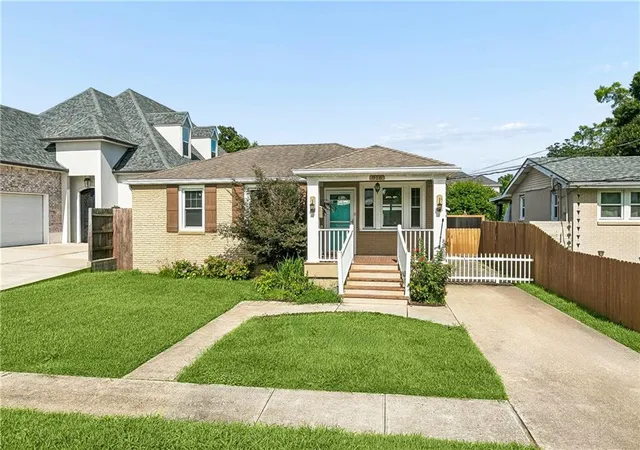 Photo 1 of Single family home for sale at 918 Aurora Ave, Metairie, LA 70005 | MLS# 2564303 | Listing updated on 2026-08-18
