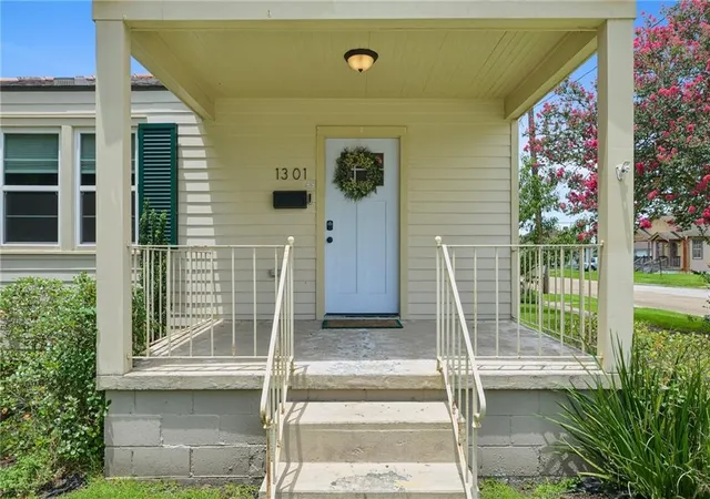 Photo 2 of Single family home for sale at 1301 Franklin Ave, Gretna, LA 70053 | MLS# 2564200 | Listing updated on 2026-08-12