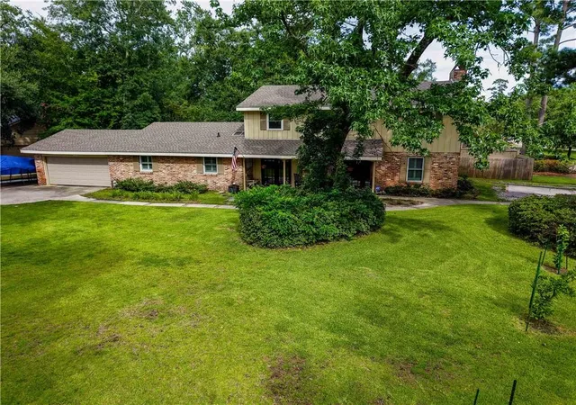 Photo 3 of Single family home for sale at 227 Cheron Dr, Mandeville, LA 70448 | MLS# 2564400 | Listing updated on 2026-08-15