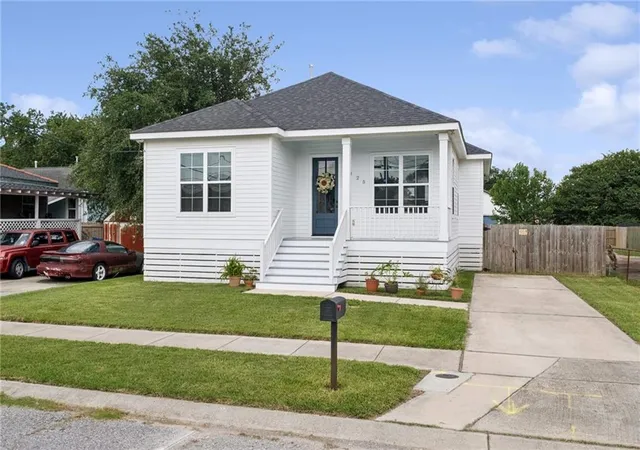 Photo 1 of Single family home for sale at 6125 Eads St, New Orleans, LA 70122 | MLS# 2564356 | Listing updated on 2026-08-09