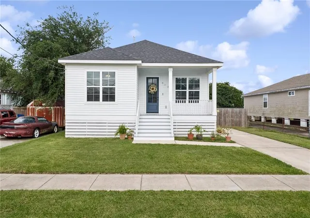 Photo 2 of Single family home for sale at 6125 Eads St, New Orleans, LA 70122 | MLS# 2564356 | Listing updated on 2026-08-09