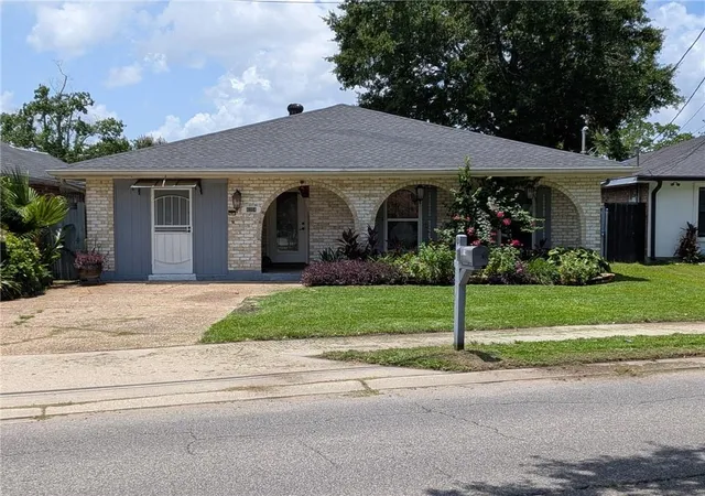 Photo 1 of Single family home for sale at 4204 Transcontinental Dr, Metairie, LA 70006 | MLS# 2564341 | Listing updated on 2026-08-24