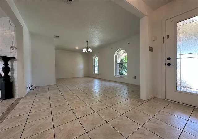 Photo 2 of Single family home for sale at 4204 Transcontinental Dr, Metairie, LA 70006 | MLS# 2564341 | Listing updated on 2026-08-24