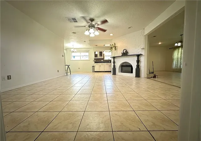 Photo 3 of Single family home for sale at 4204 Transcontinental Dr, Metairie, LA 70006 | MLS# 2564341 | Listing updated on 2026-08-24