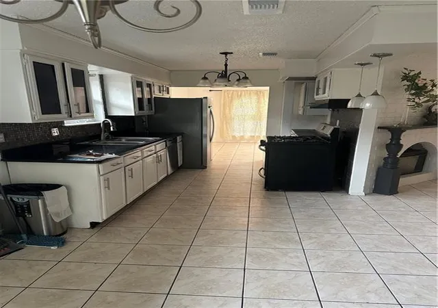 Photo 3 of Single family home for sale at 4204 Transcontinental Dr, Metairie, LA 70006 | MLS# 2564341 | Listing updated on 2026-08-24