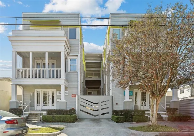 Condo for sale at 8220 Maple St #F, New Orleans, LA 70118 | MLS# 2564524