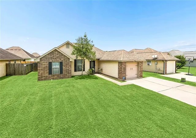 Photo 1 of Single family home for sale at 320 Allie Ln, Luling, LA 70070 | MLS# 2564668 | Listing updated on 2026-08-21