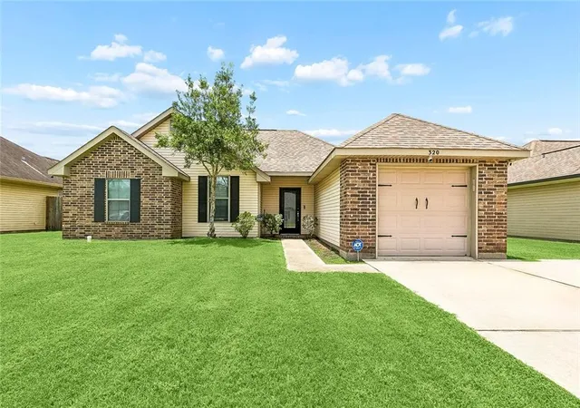Photo 2 of Single family home for sale at 320 Allie Ln, Luling, LA 70070 | MLS# 2564668 | Listing updated on 2026-08-21