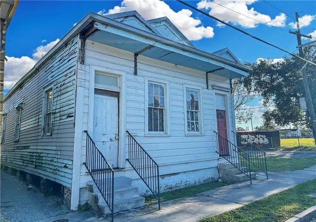 Single family home for sale at 2528 Freret St, New Orleans, LA 70113 | MLS# 2564792