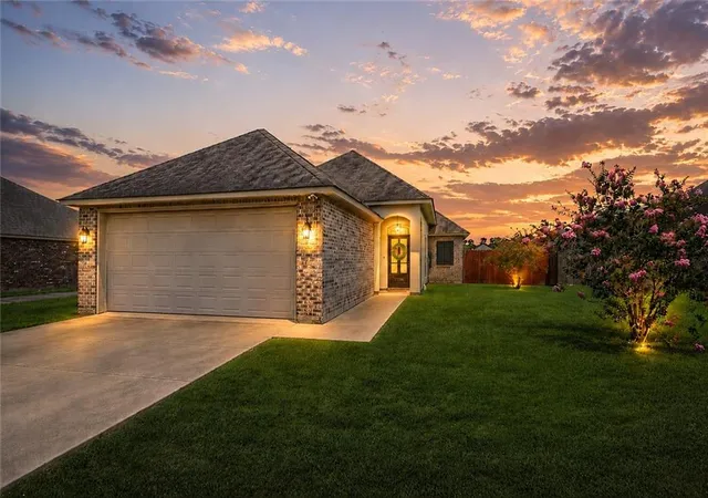 Photo 1 of Single family home for sale at 33700 Duff Rd, Walker, LA 70785 | MLS# 2564547 | Listing updated on 2026-08-16