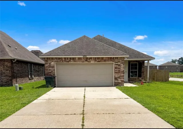 Photo 1 of Sale Pending at 402 Cypress Garden Dr, Houma, LA 70364 | MLS# 2564846 | Listing updated on 2026-08-18