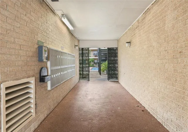 2nd image of 2732 Whitney Pl, Metairie, LA 70002