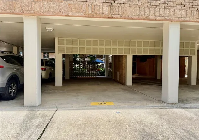 4th image of 3915 Saint Charles Ave #205, New Orleans, LA 70115 | MLS# 2564603