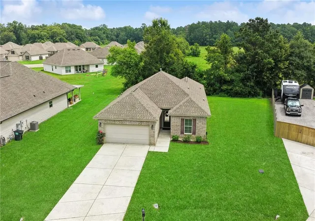 Photo 2 of Single family home for sale at 42218 Jasper Ln, Ponchatoula, LA 70454 | MLS# 2564826 | Listing updated on 2026-10-07