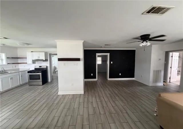Photo 3 of Single family home for sale at 421 Garden Rd, Marrero, LA 70072 | MLS# 2564207 | Listing updated on 2026-08-07
