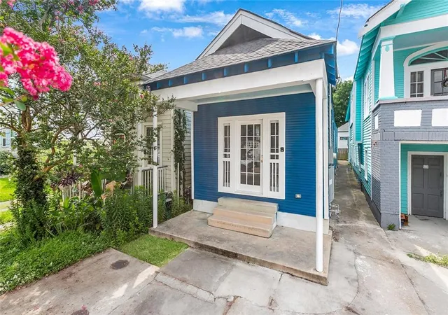 Photo 1 of Single family home for sale at 430 S Cortez St, New Orleans, LA 70119 | MLS# 2563774 | Listing updated on 2026-08-05