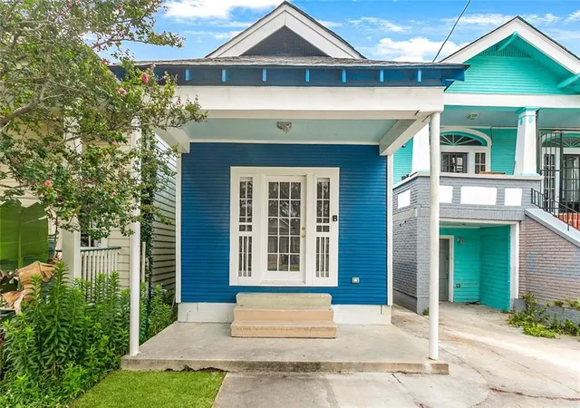 Photo 2 of Single family home for sale at 430 S Cortez St, New Orleans, LA 70119 | MLS# 2563774 | Listing updated on 2026-08-05