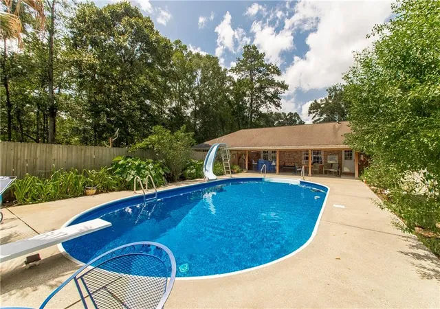 2nd image of 281 Oak Rd, Bogalusa, LA 70427 | MLS# 2565255