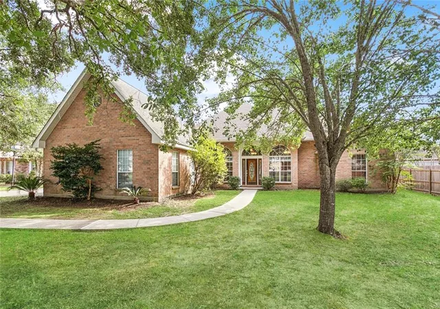 Photo 1 of Single family home for sale at 200 Leeds Dr, Slidell, LA 70461 | MLS# 2565640 | Listing updated on 2026-08-25
