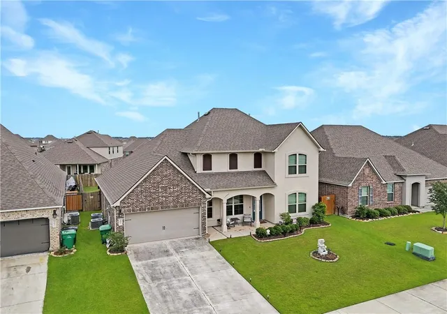 Photo 2 of Single family home for sale at 587 Lakeshore Village E, Slidell, LA 70461 | MLS# 2565616 | Listing updated on 2026-08-20
