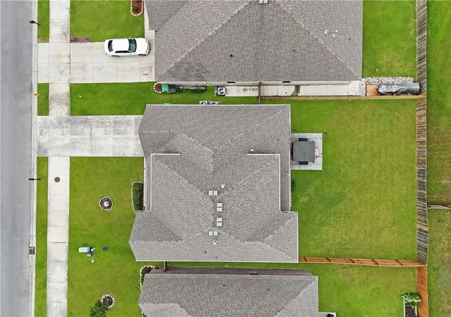 Photo 3 of Single family home for sale at 587 Lakeshore Village E, Slidell, LA 70461 | MLS# 2565616 | Listing updated on 2026-08-20