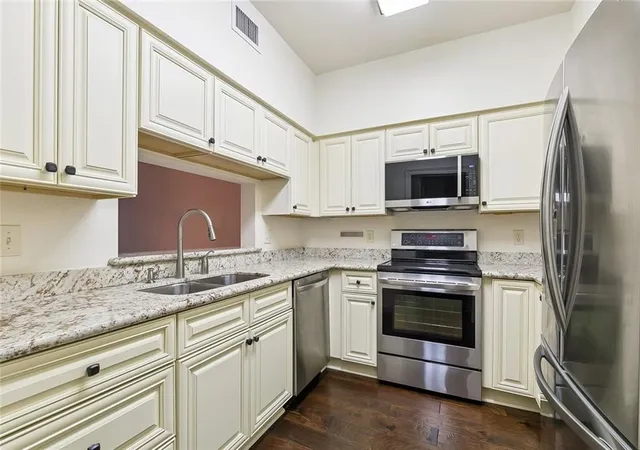 2nd image of 800 Rue Burgundy St #123, Metairie, LA 70005 | MLS# 2565497