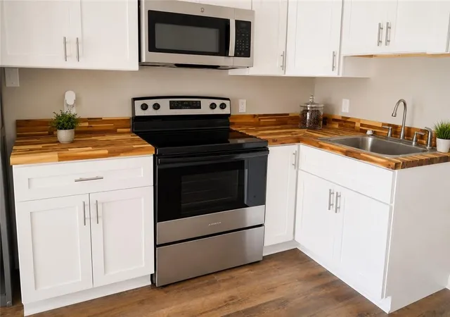 Listing Photo 3 - Condo for sale in building located at 4854 Pontchartrain Dr, Slidell, LA 70458 - Unit #17