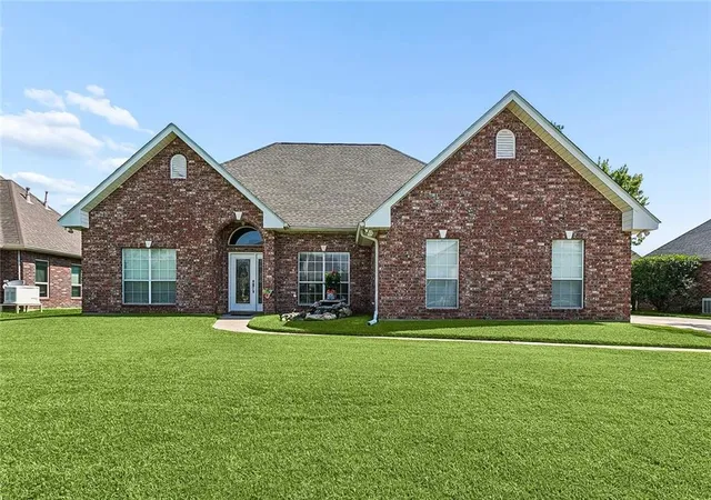 Photo 1 of Single family home for sale at 556 Cypress Dr, Luling, LA 70070 | MLS# 2565294 | Listing updated on 2026-08-17