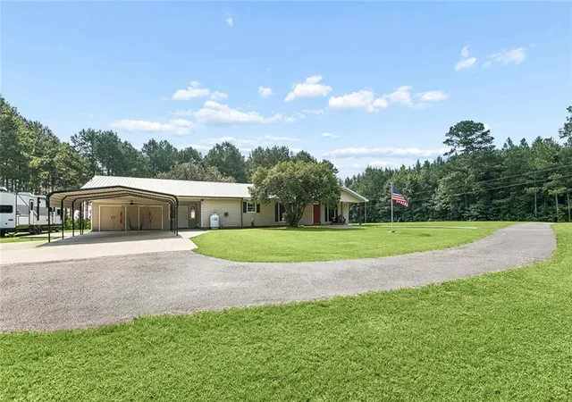 Photo 2 of Single family home for sale at 95 Silver Dollar Ln, Greensburg, LA 70441 | MLS# 2565908 | Listing updated on 2026-08-19