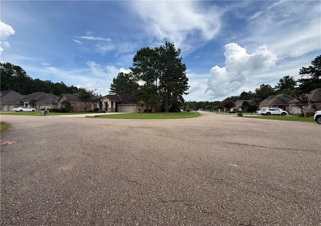 Photo 4 of Sale Pending at 320 Beebalm Cir, Covington, LA 70435 | MLS# 2565927 | Listing updated on 2026-08-21
