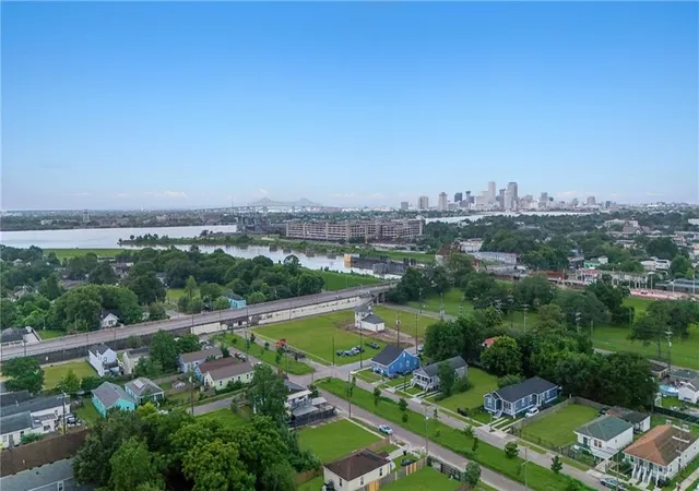 17th image of 1315 Deslonde St, New Orleans, LA 70117 | MLS# 2565515