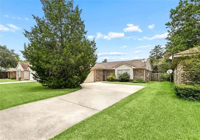 Photo 2 of Single family home for sale at 314 Portsmouth Dr, Slidell, LA 70460 | MLS# 2565673 | Listing updated on 2026-08-24